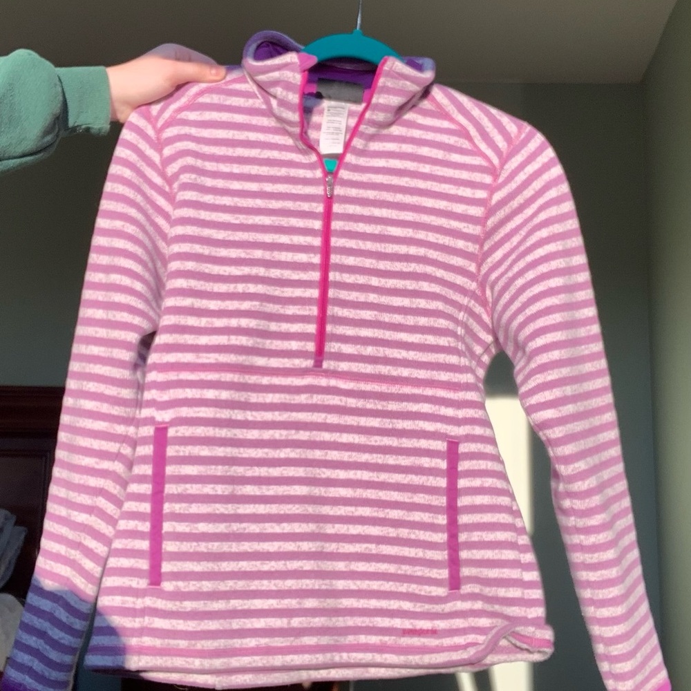 Super cute and warm Patagonia quarter zip